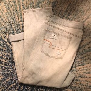 American Eagle Women’s Boy/crop distressed jeans